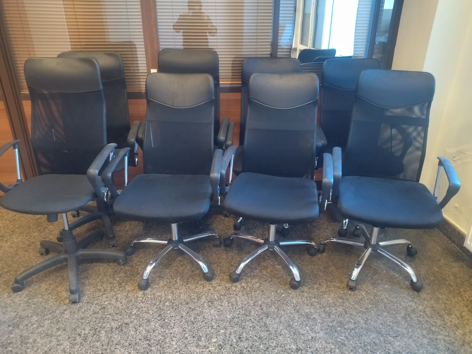Кресла офісні з сіткою бу