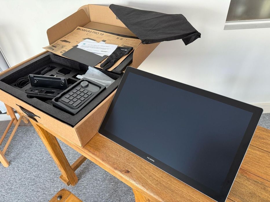 Tablet graficzny HUION KAMVAS PRO 19 4K + stojak/podstawka huion