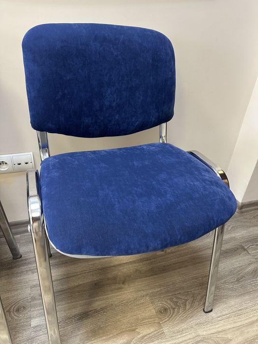 Stół konferencyjny z krzesłami