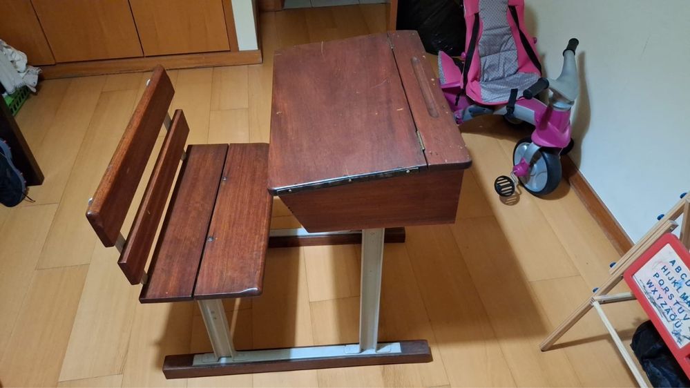 VENDO!! Secretária de Madeira Infantil - Ideal p/ Estudos ou Decoracao