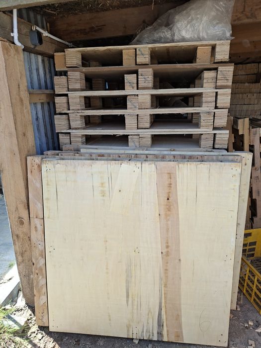 Sprzedam palety z sklejki 110*110