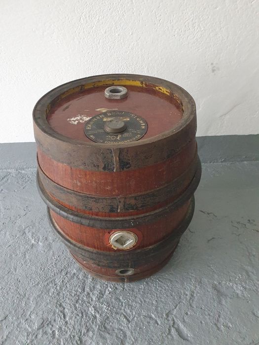 Stara beczka na wino piwo średnia wielkość