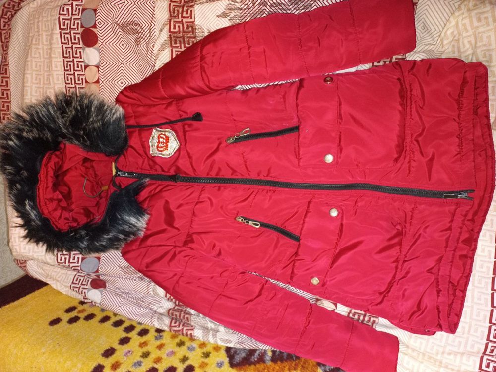 Продам зимнюю куртку Цена 550(торг)