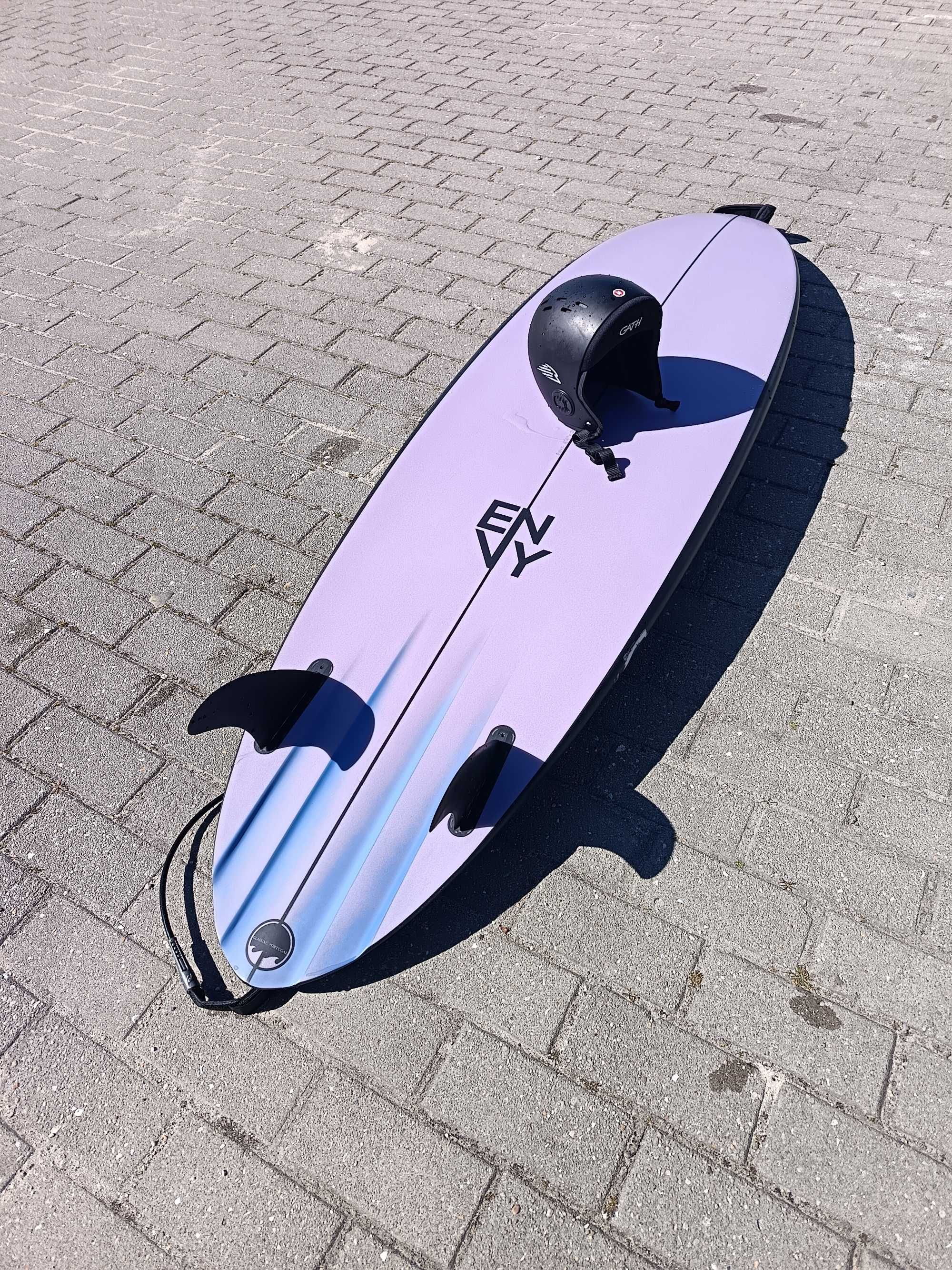 Prancha de surf  twin fin 6'4 vendo ou troco por longboard