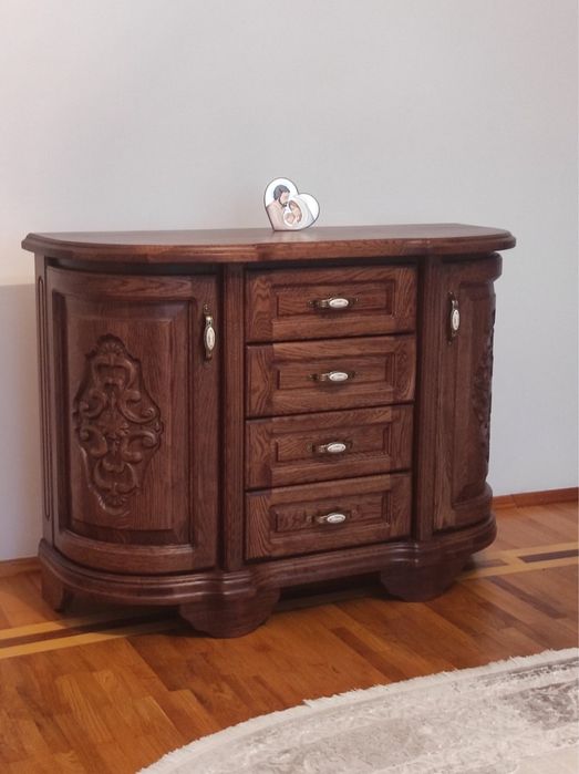 Комод з масиву дуба