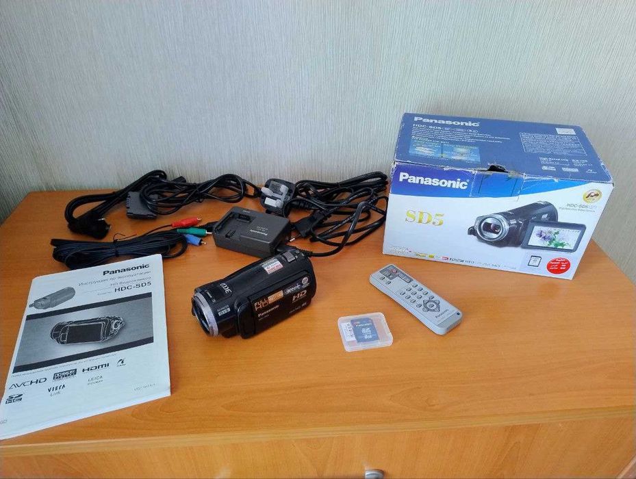 Продам видеокамеру Panasonic HDC-SD5 в идеальном рабочем состоянии.
