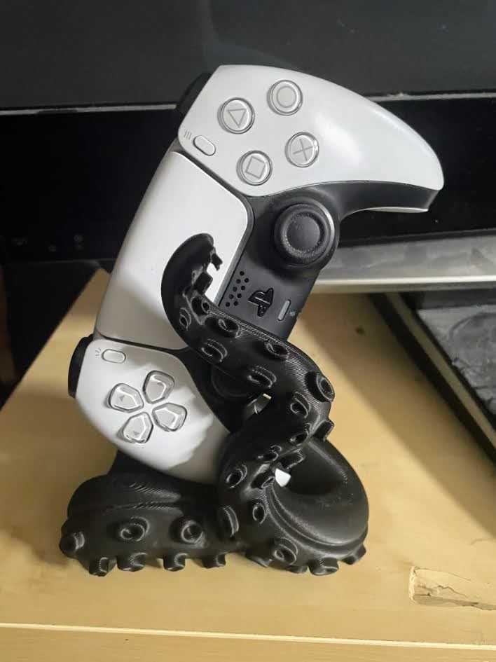Suporte para comando da consola Playstation 5 em forma de tentaculo