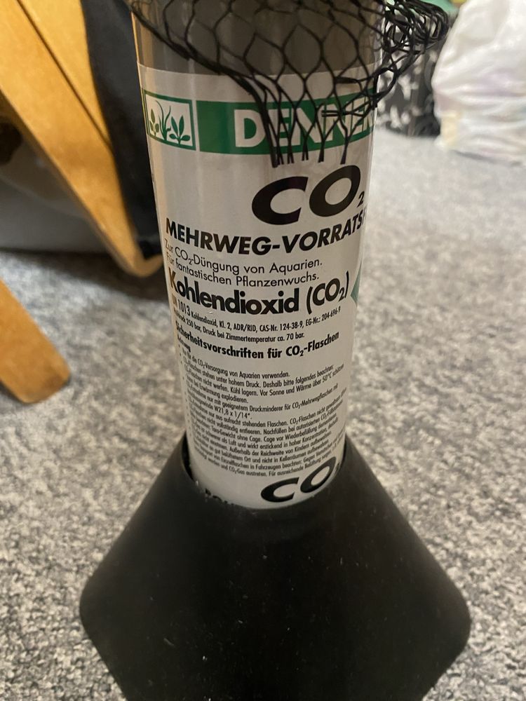 Butla co2 dennerele do akwarium 0,5 kg