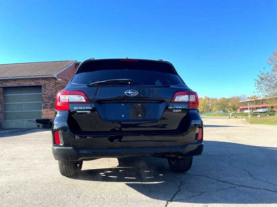 Subaru Outback Limited      2016