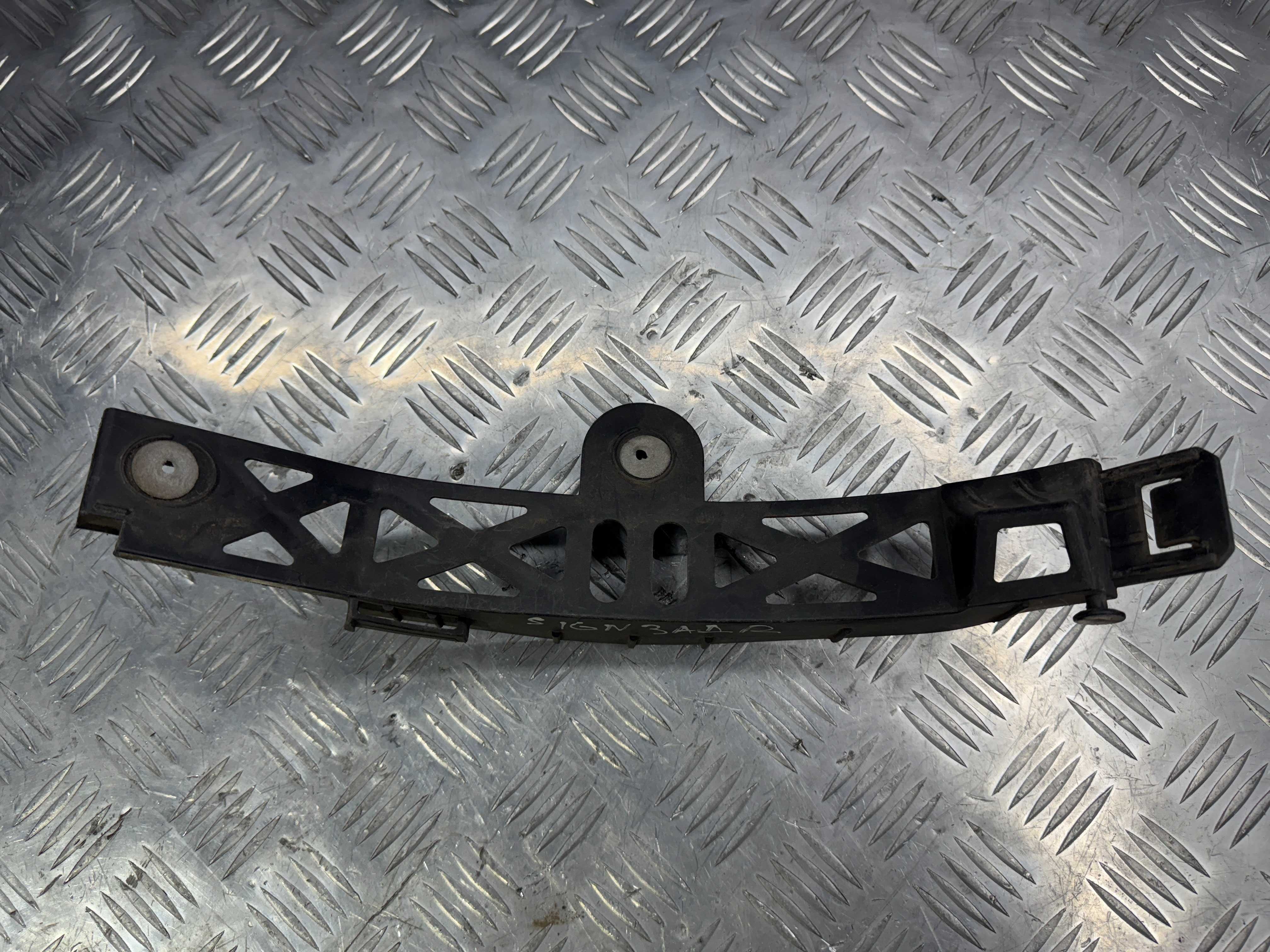 Кронштейн заднего бампера правий opel signum 03-  24427908