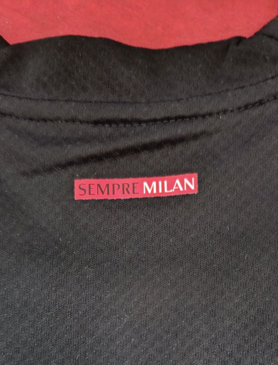 Camisola AC Milan quase nova