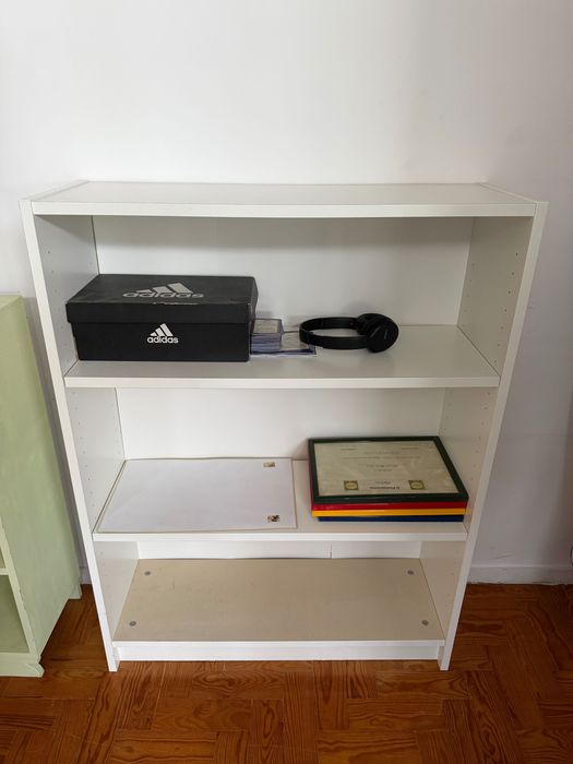 Cómoda com prateleiras IKEA