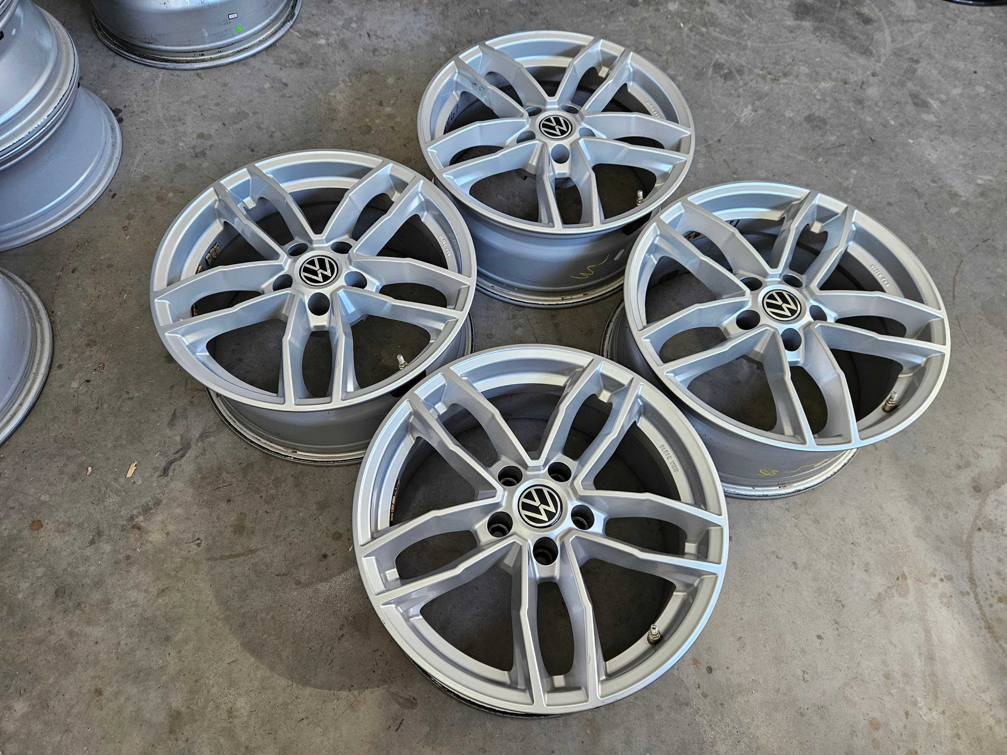 Alufelgi 17 VW Golf VII Plus Caddy Touran Passat b6 b7 b8 Tiguan 5x112