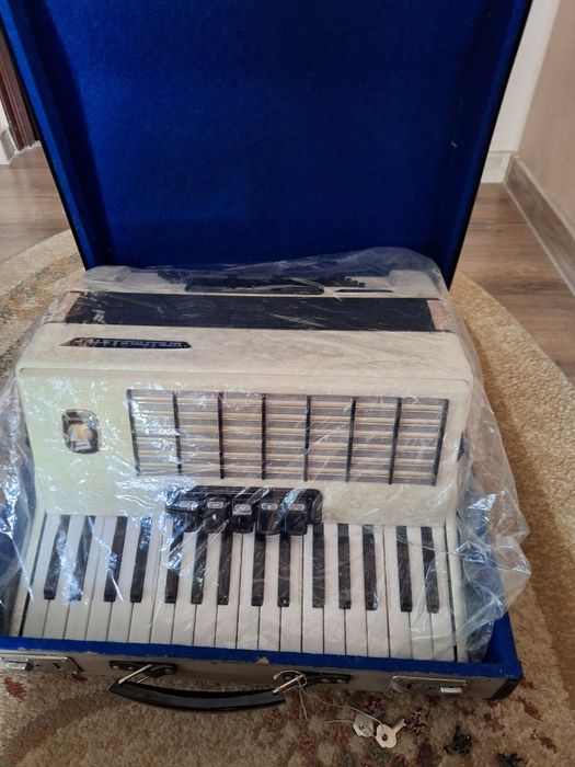 Sprzedam akordeon Weltmeister 80 basów