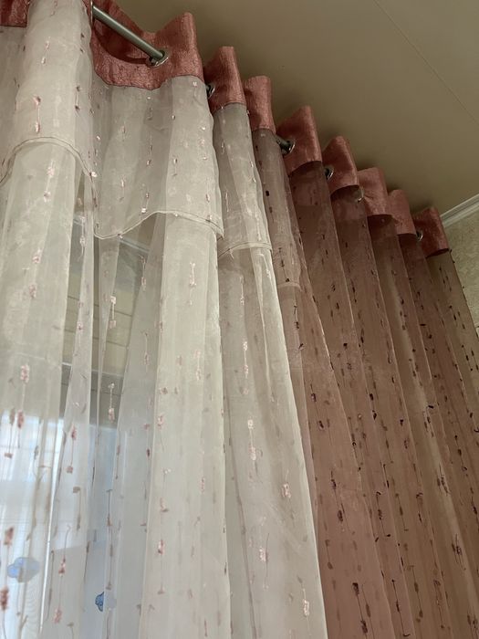 Тюль на окно из двух цветов