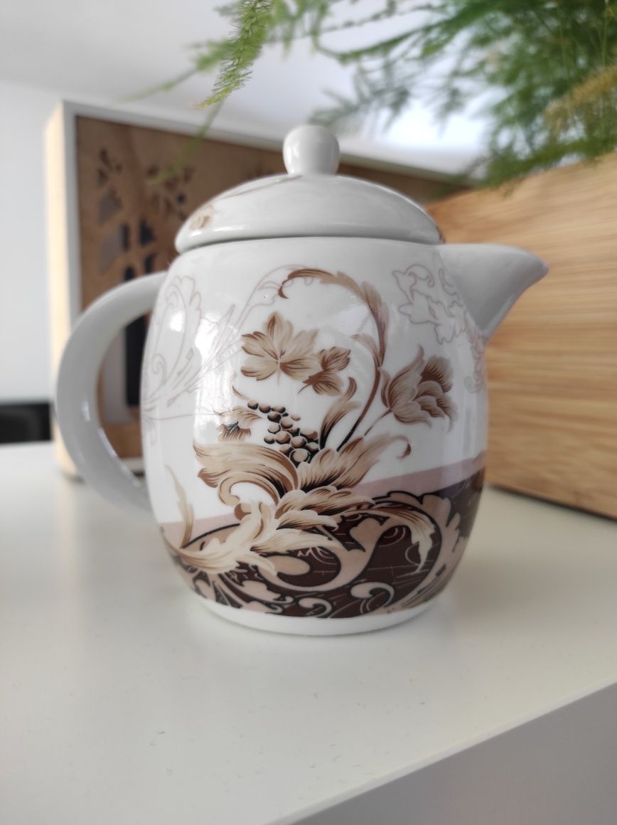 Mały dzbanuszek na herbatę lub mleko. Porcelana unikat