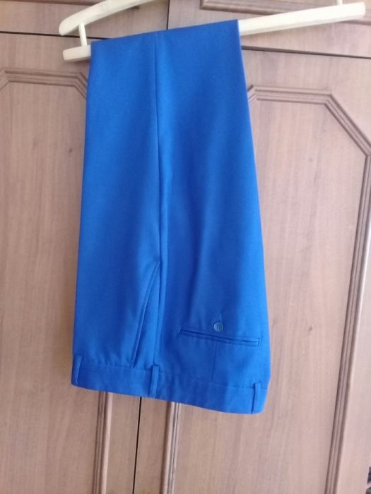 Костюм синього кольору