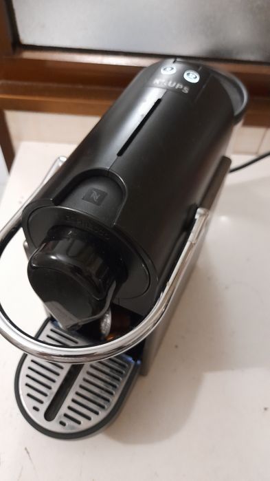 Vendo máquina de café pixie da nespresso impecável
