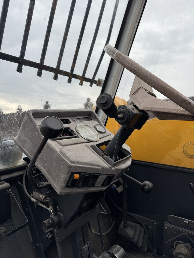 Навантажувач jcb 520m погрузчик