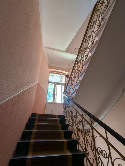 Продається велика квартира в центрі міста