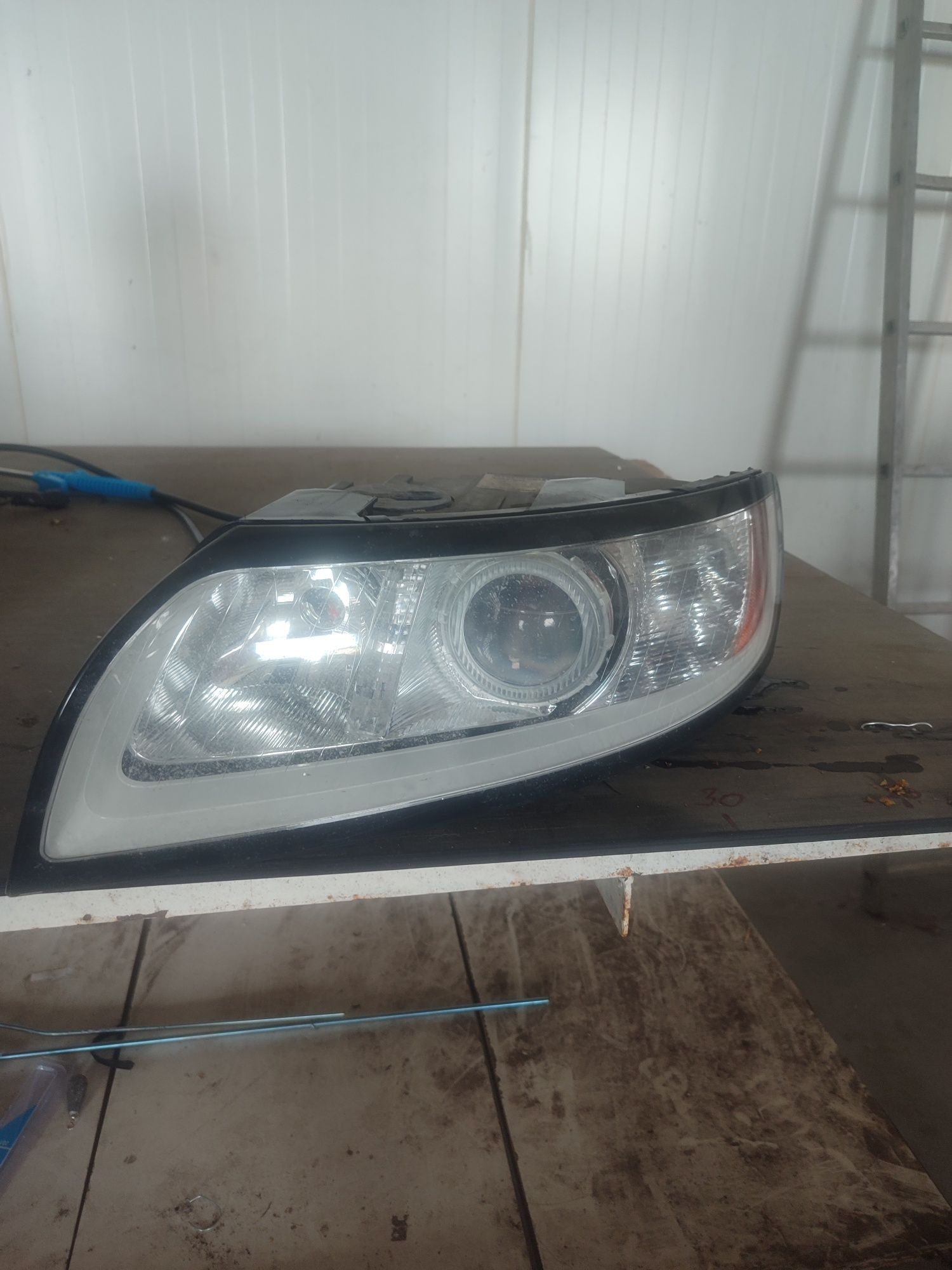 Lampa reflektor przód prawa Volvo S40 V50