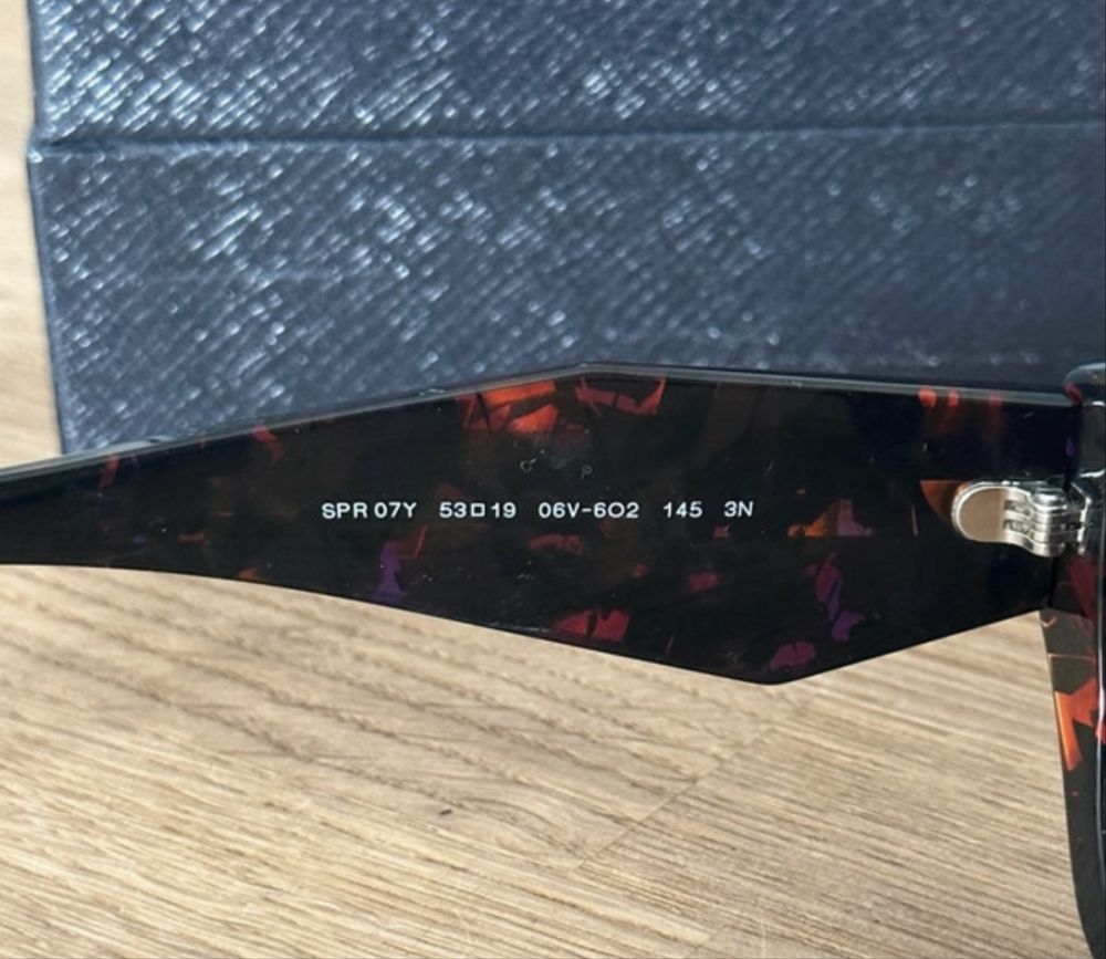 Okulary przeciwsłoneczne PRADA abstract  PR07YS czarne klasyczne
