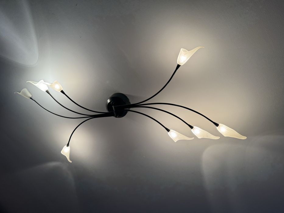 Продаються люстри