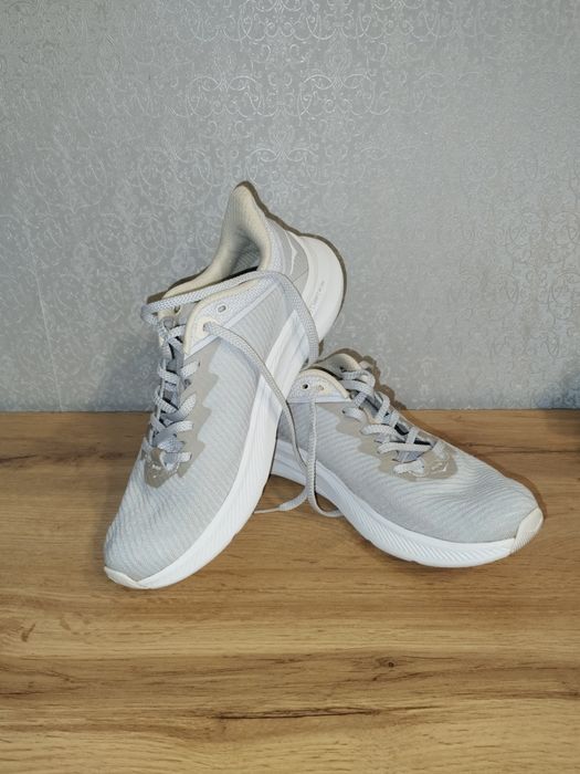 Продам Кросівки Hoka