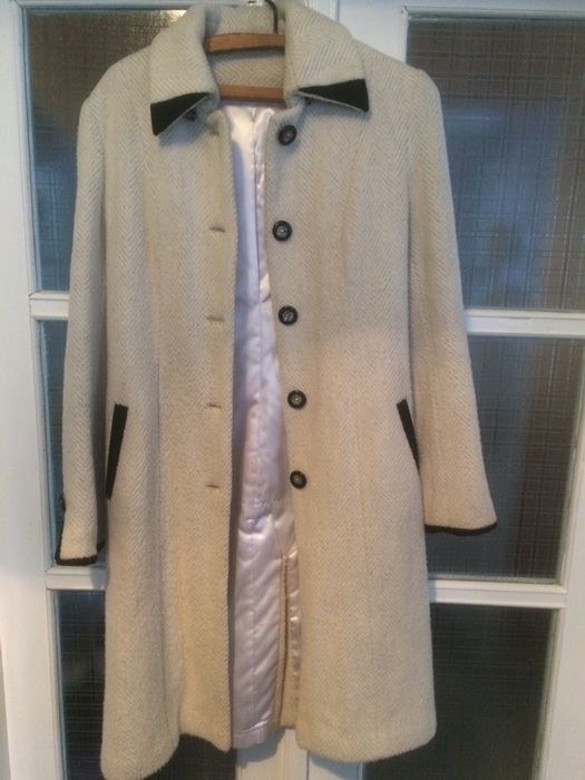Біле кашемірове довге пальто