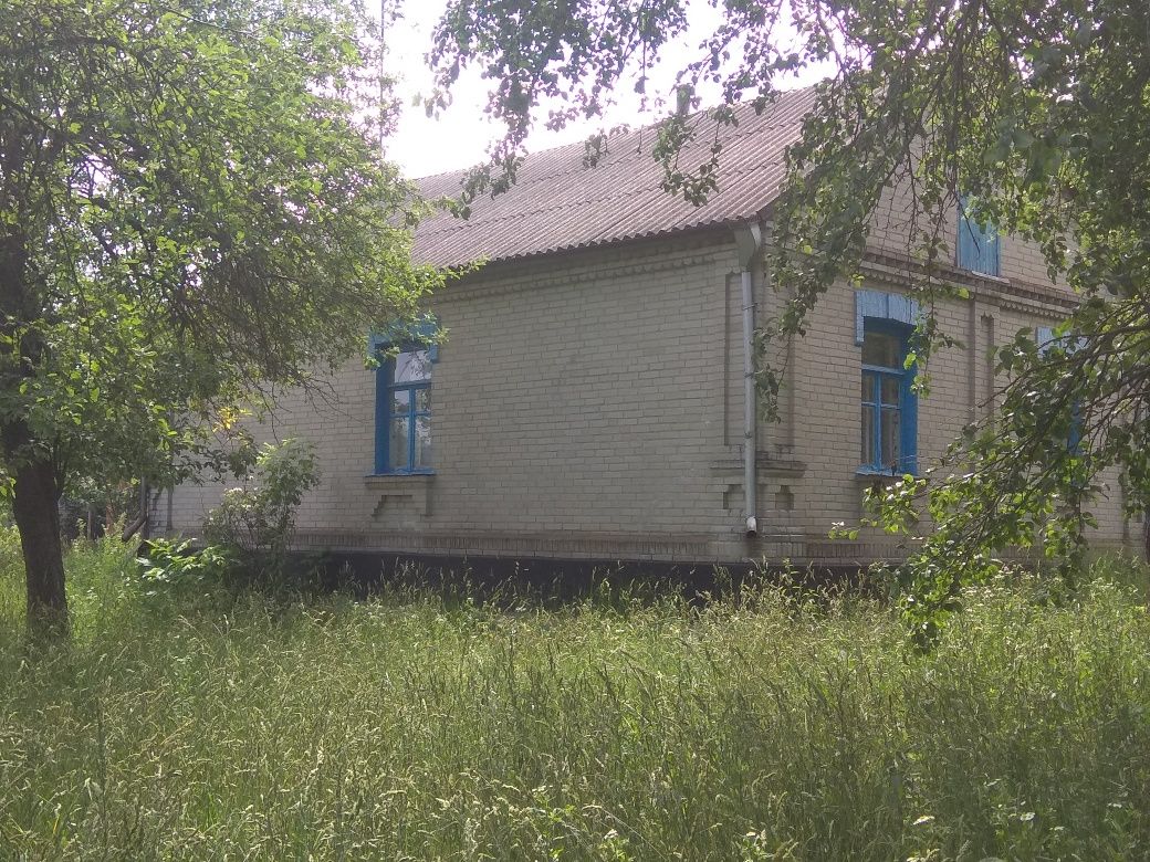 будинок з ділянкою Чуднів