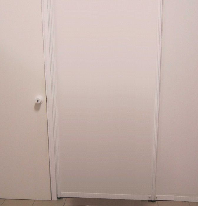 DIVISÓRIAS com Perfis Travessas em Alumínio e em Madeira Lacada Branco