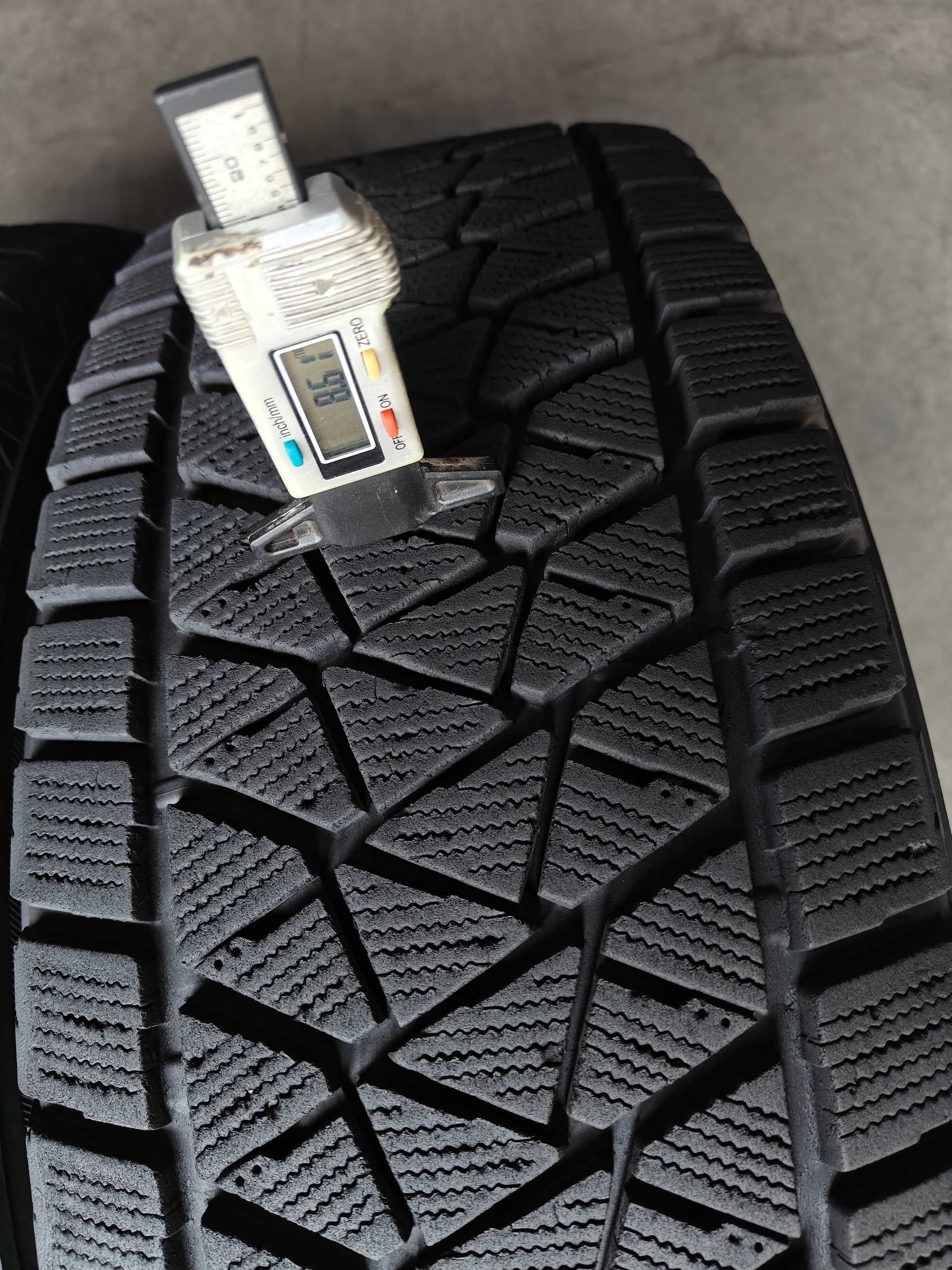 R16 255 70 шини зимові Bridgestone Blizzak DM-V2 арктичні липучки