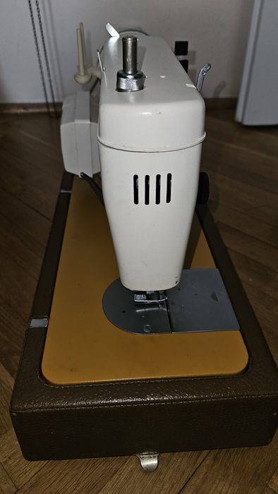 Maszyna do szycia Predom Łucznik 451