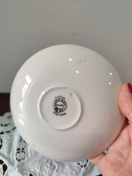 Chávena e pires da Fábrica de Louça de Sacavém