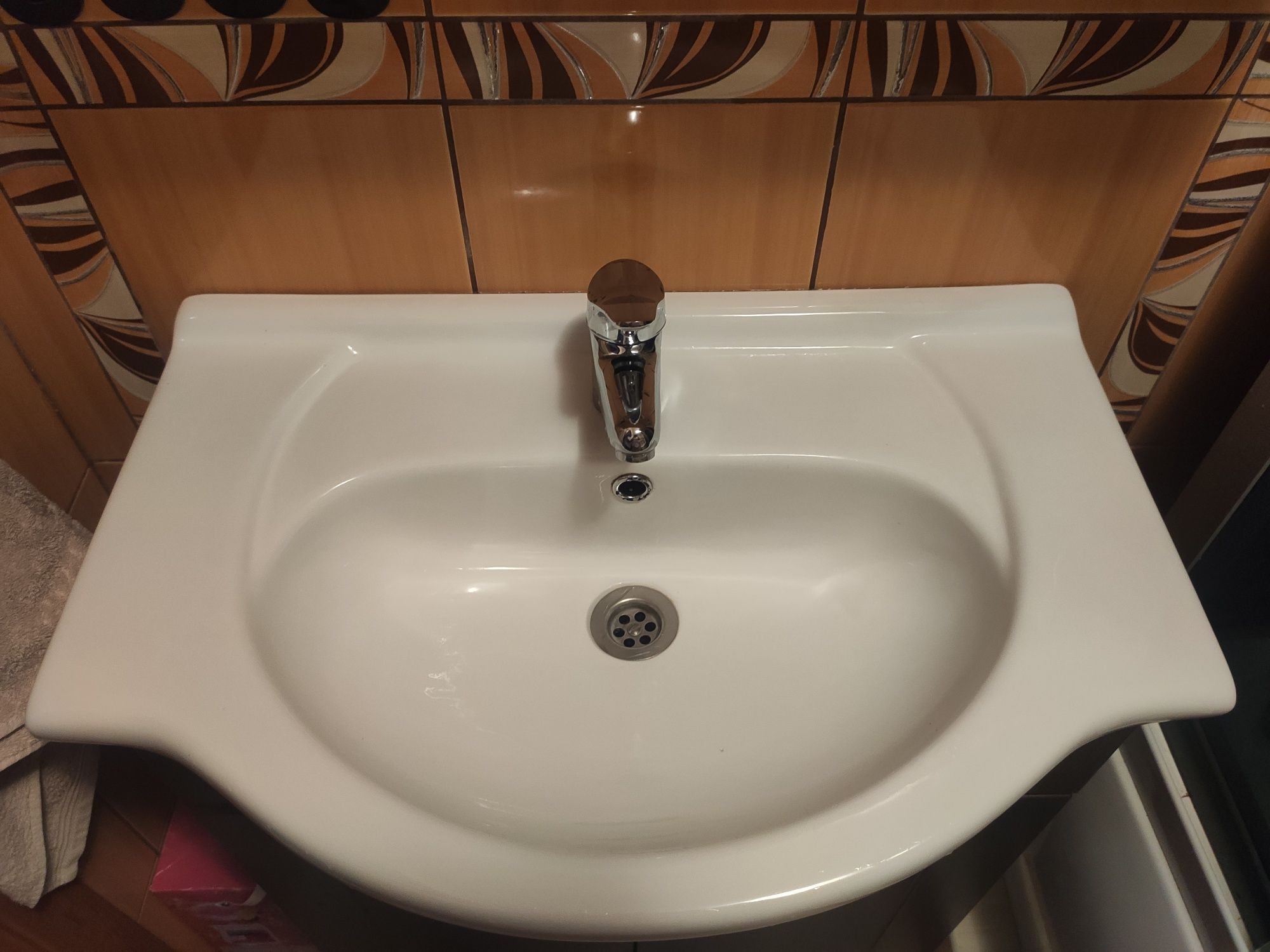 Umywalka ceramiczna