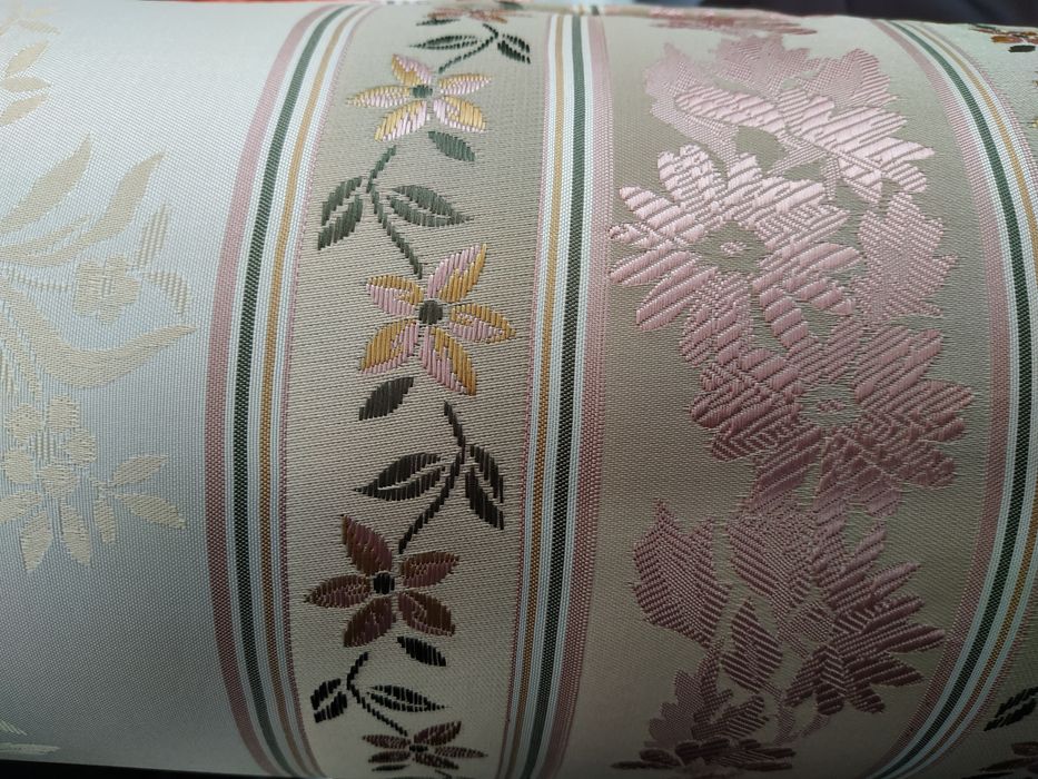 Colcha de casal como nova com duas almofadas e rolo