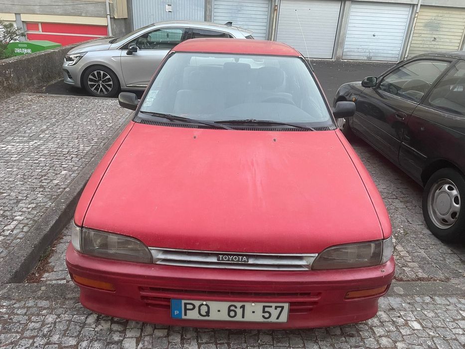 Vende-se Toyota Corolla 1.3 gasolina de 1991, modelo E90 hatchback.