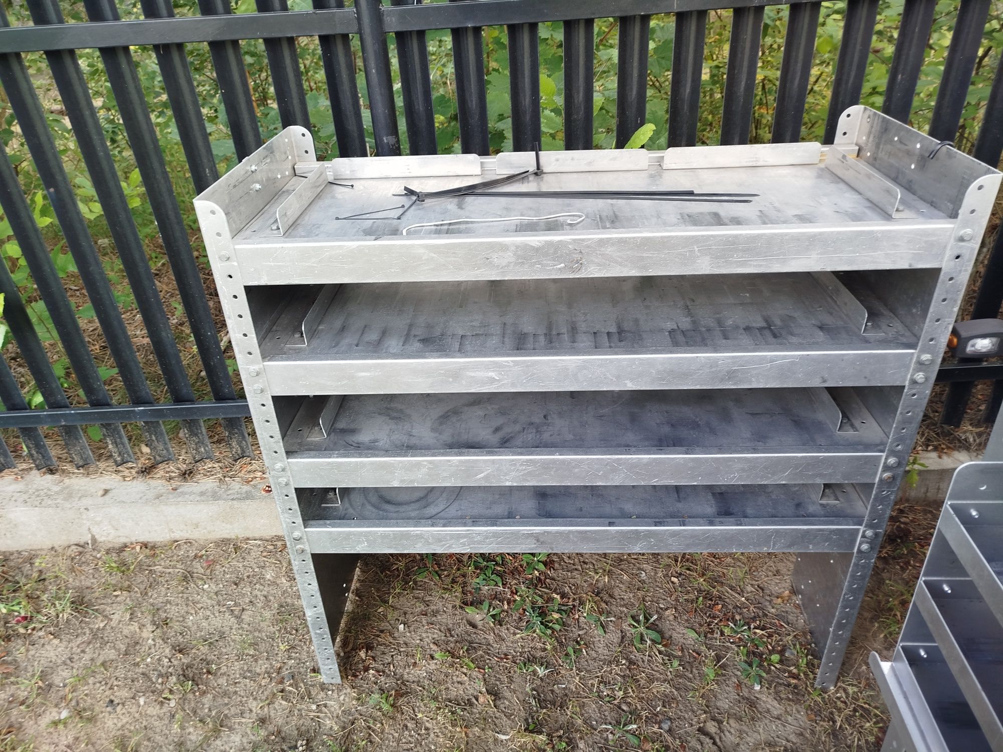 Sprzedam regały aluminiowe do busa