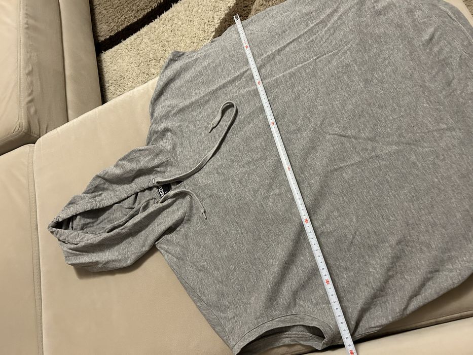 Damski bezrekawnik z kapturem