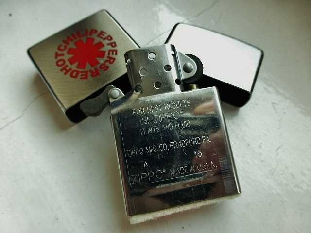 Super Zapalniczka Benzynowa Zippo Custom RHCP Red Hot Chili Peppers
