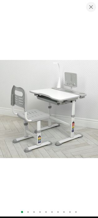 Дитячий стіл парта із лампою