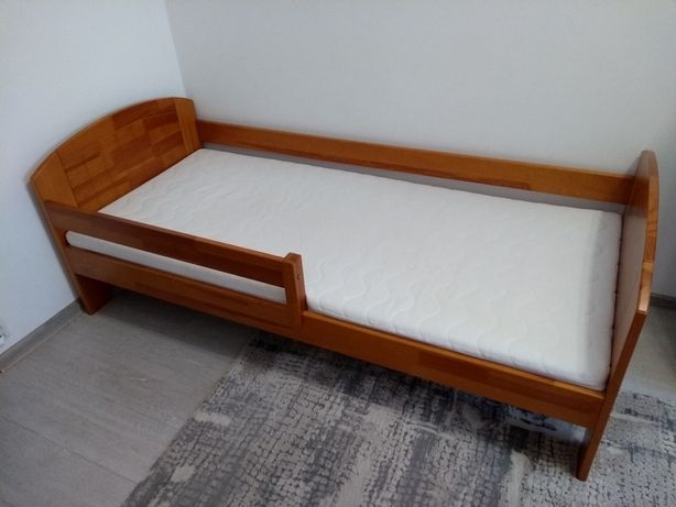 Drewniane łóżko dziecięce Miko z materacem