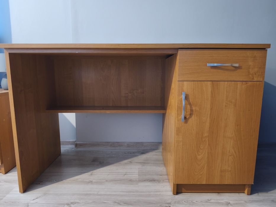 Biurko z szafką i szufladą