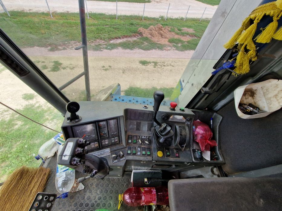 Комбайн зернозбиральний КЗС-11