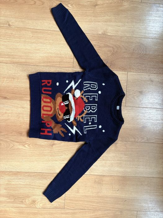 Swetrek swiateczny z Rudolfem