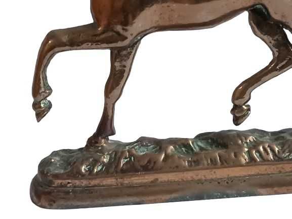 Mosiężna figurka konia vintage – ozdoba kolekcjonerska retro