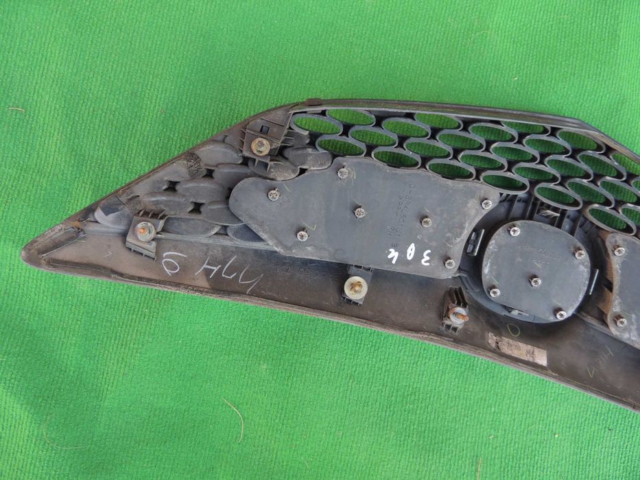 Atrapa grill wlot powietrza emblemat Mazda 3 BK 03,04,05,06-09 HB 29Y