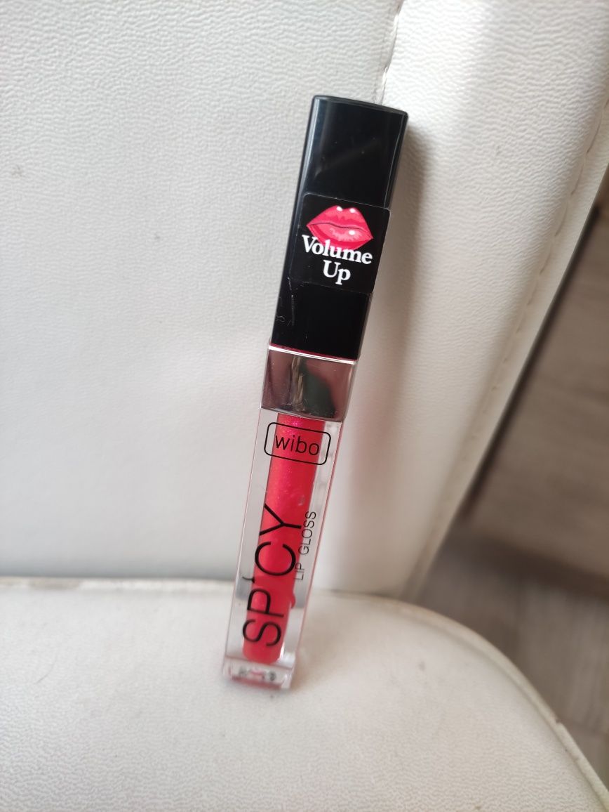 Wibo Spicy lip gloss błyszczyk powiększający usta nr 08 zapraszam