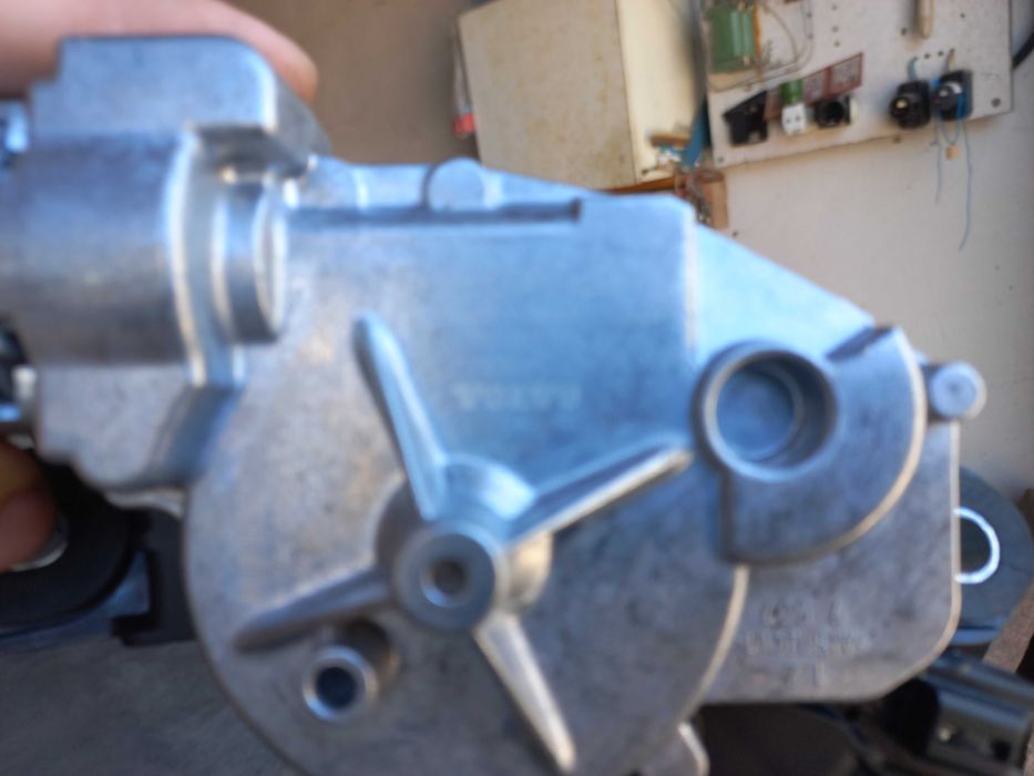 Моторчик дворніка кришки бахажника Volvo XC40