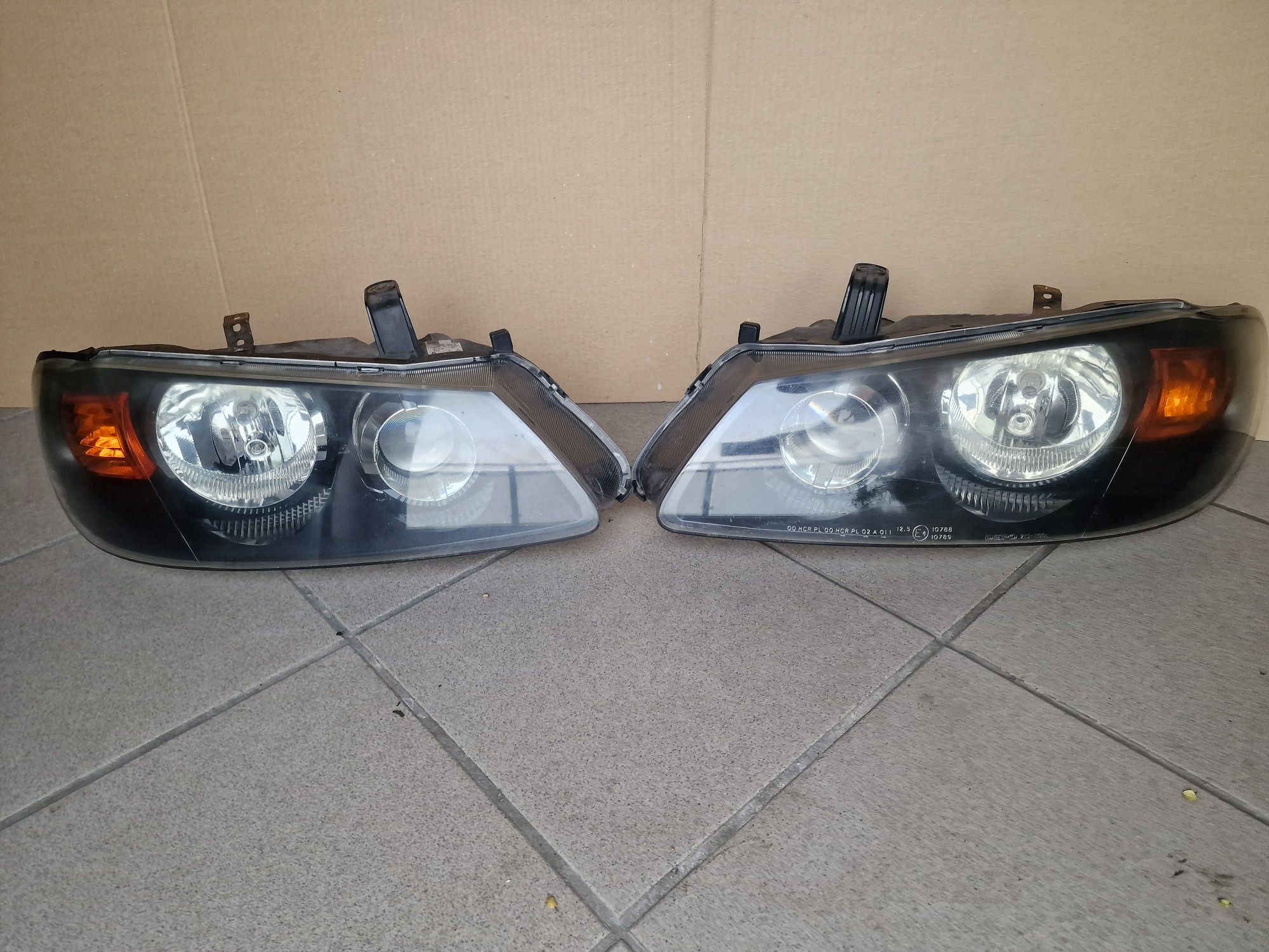 Lampy przód nissan Almera lift N16 komplet